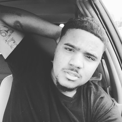 damenomega2x's profile picture. Running up a check stay with a dumb ROLL 🤷🏽‍♂️🗯