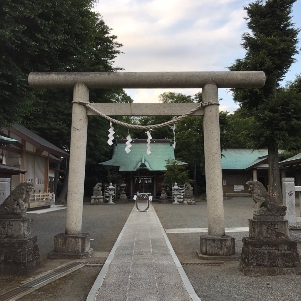 神奈川のへそ有鹿神社 神職中身はタコ禰宜。パンダ宮司(代理)出現告知は@pandaguji 人間の宮司は@mikagenomori https://t.co/teiftJbDnM https://t.co/96dDGFMHaA