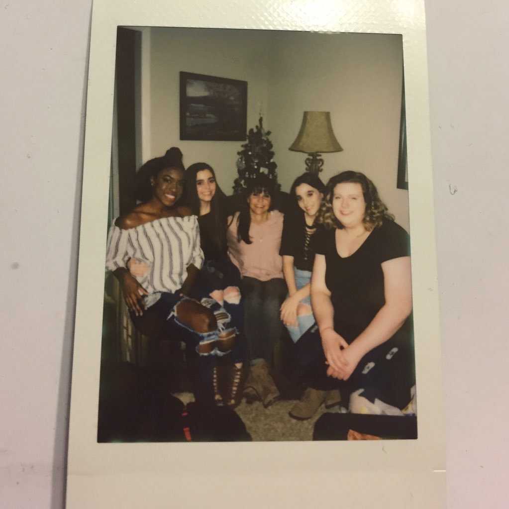 meg_caroline16's profile picture. life.