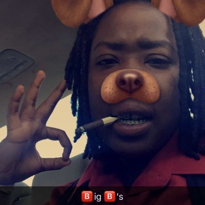 #〽️🎱🅱️ SC:Ensley_savaqe I like girls that like girls that attracts me 😏💕🌈 Shots fired 🔥🔫