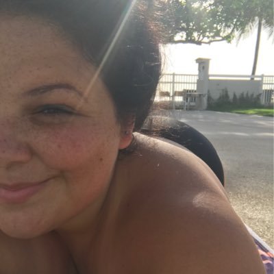 yayapinktower's profile picture. 