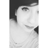 ameeqaleeh's profile picture. Dicen que tengo veneno en la piel y que estoy hecha de plástico fino.