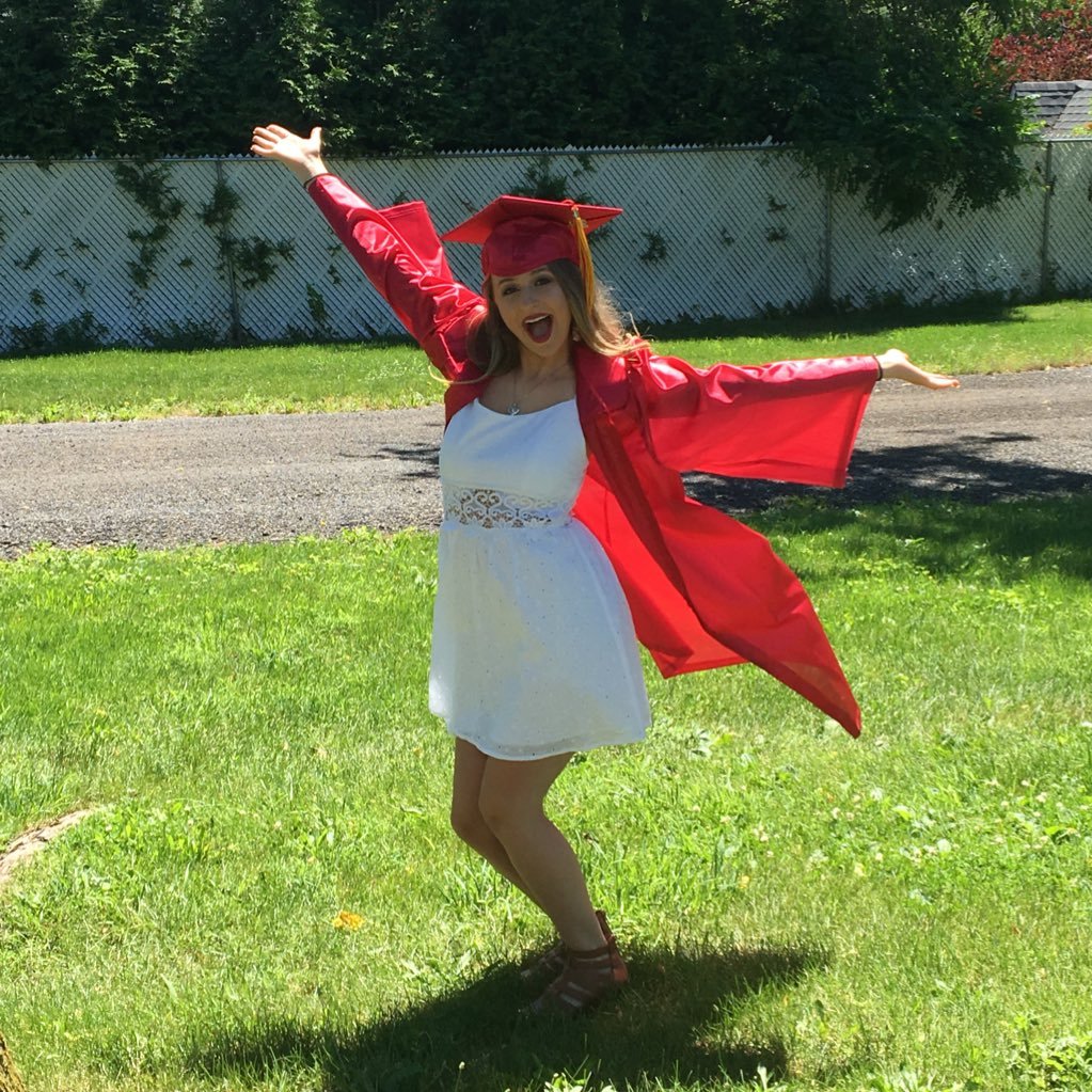 MadyKlett's profile picture. ☀️💛