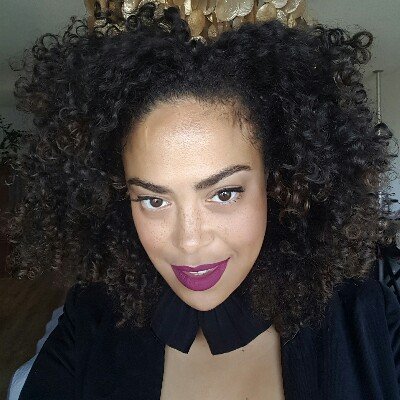 Freelance Krullen & Beauty Blogger / Content Creator.
Heb je pluizig en droog krullend haar & baal je hier van? Bekijk: https://t.co/NtVsakF5fA
