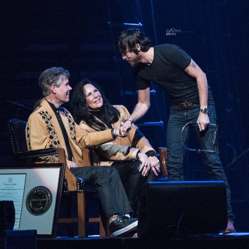 We post up-to-date information to keep fans connected to Country Music Artist @janson_chris! #ChrisJanson #BuyMeABoat #HoldinHer