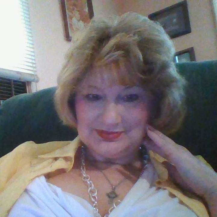 My name is Paula.. I am a writer and I design my own handmade greeting cards.. Check them out on https://t.co/JKb8h9dPrI