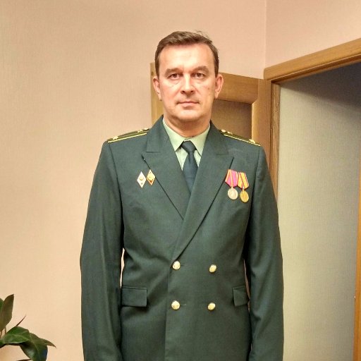 Я вышел ростом и лицом-Спасибо матери с отцом,С людьми в ладу- не понукал,не помыкал,Спины не гнул-прямым ходил,Я в ус не дул, и жил как жил,и голове своей ....