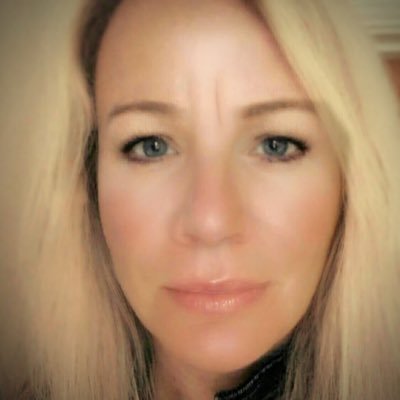 Lifestyle Blogger + Influencer 👠✈️🥗🥑🌴🌸💄Lover of Fashion & Beauty. 🌴🐾👚. Qualified Facialist & Makeup Artist. Mum of Pugs 😊
