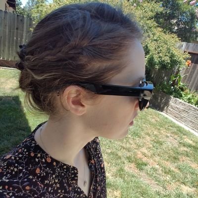 bakeymakey's profile picture. Lover of books, music, trees, interior design and hanson. Catholic.