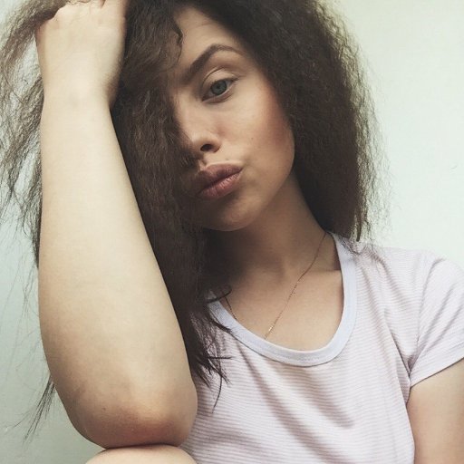 aliskavaymer's profile picture. 