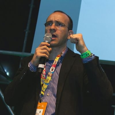 Casado, 2 Filhos, Professor do Instituto Federal de Goiás - IFG, Corredor, Ciclista, Harleyro e Fusqueiro\\//