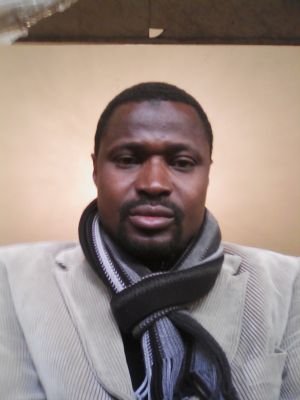 fils de kaba kamara et dagbe kamara nee le 2/7/1976... diplômé(mastère en philosophie)et doctorat en cours....musulman mais pas fanatique..j aime le sport