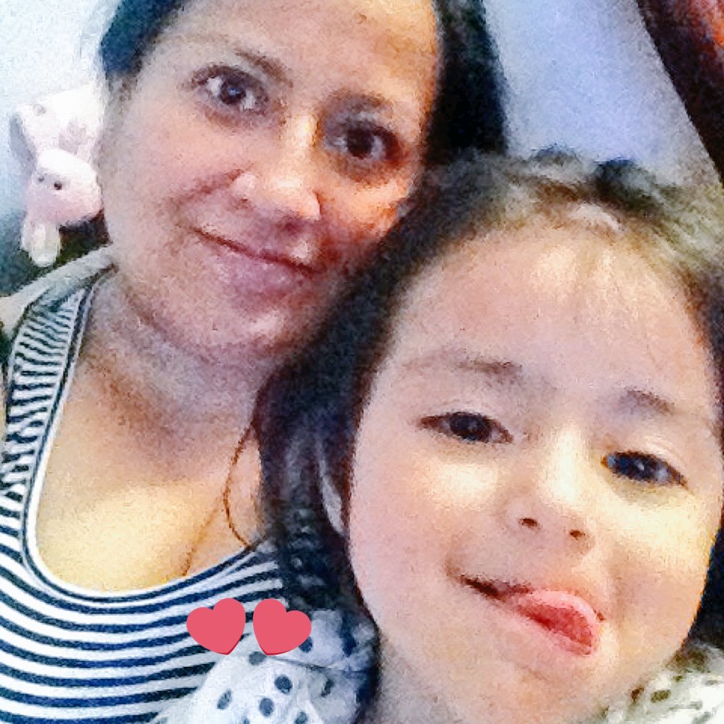 Loca incomprendida, melomana, amante de los libros, las peliculas, el buen vino y el queso y locamente enamorada de mi hija!!!