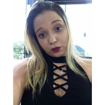 Um poço de orgulho, e mais conhecida como a rainha do drama, essa sou eu. E sabe o que mais me assusta? Ainda tem gente que gosta!