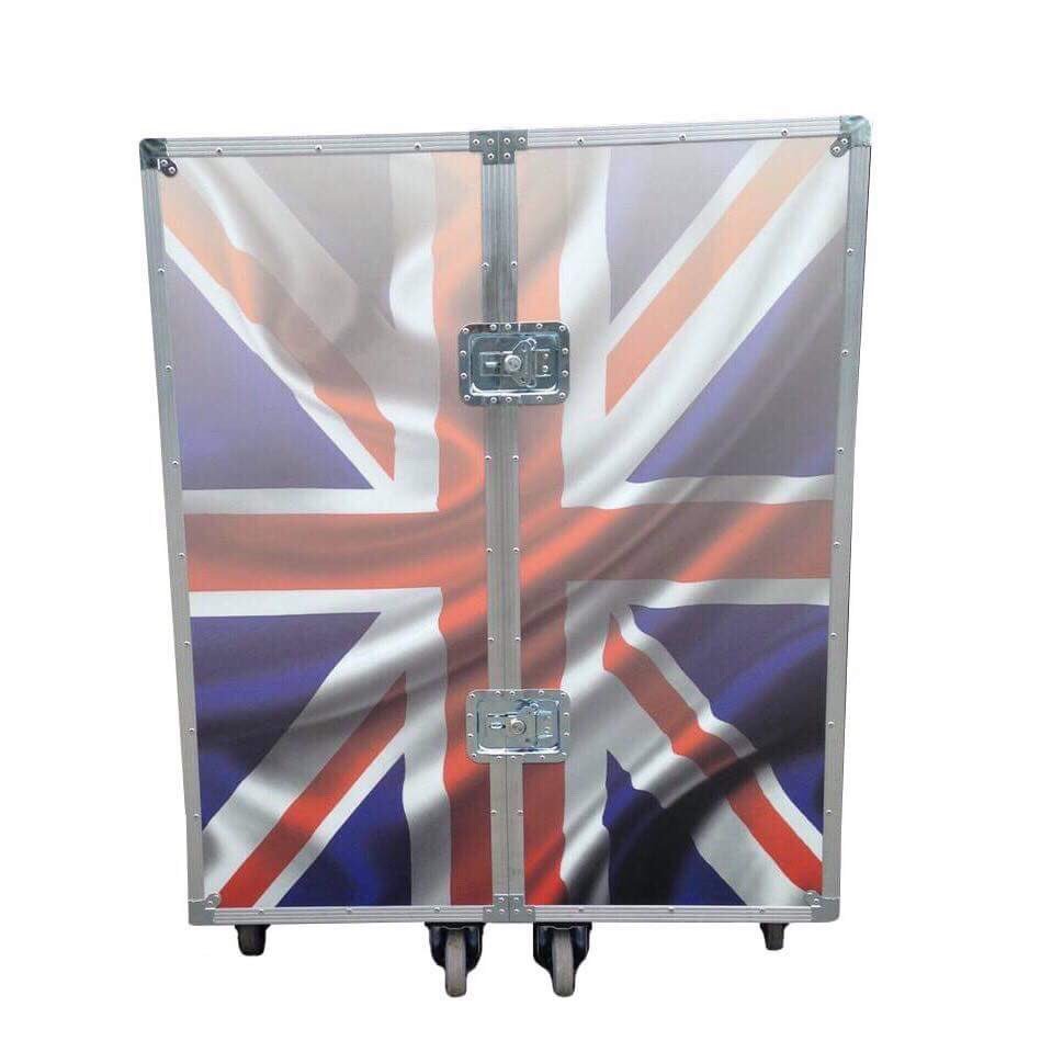 British manufacturer and retailer of tack lockers, rug trunks, grooming boxes and stable furniture.