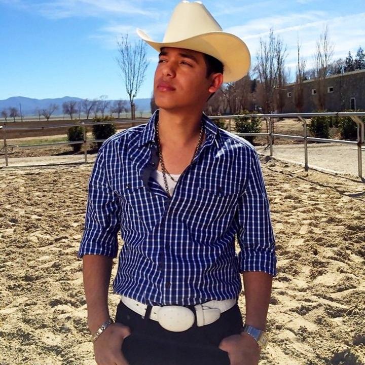 Si señor yo soy de #rancho soy de #botas y #caballo