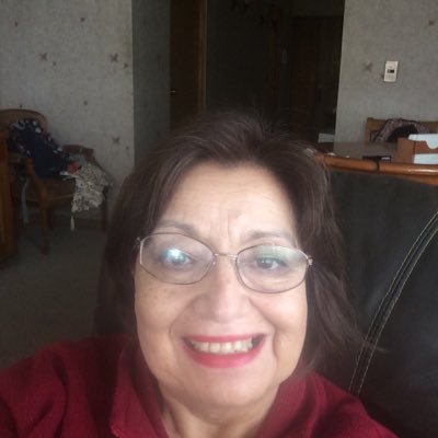 mujer profesional y jubilada interesada en las personas y sus valores