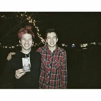 you’re like the smell on crush’s shirt that I’m addicted to