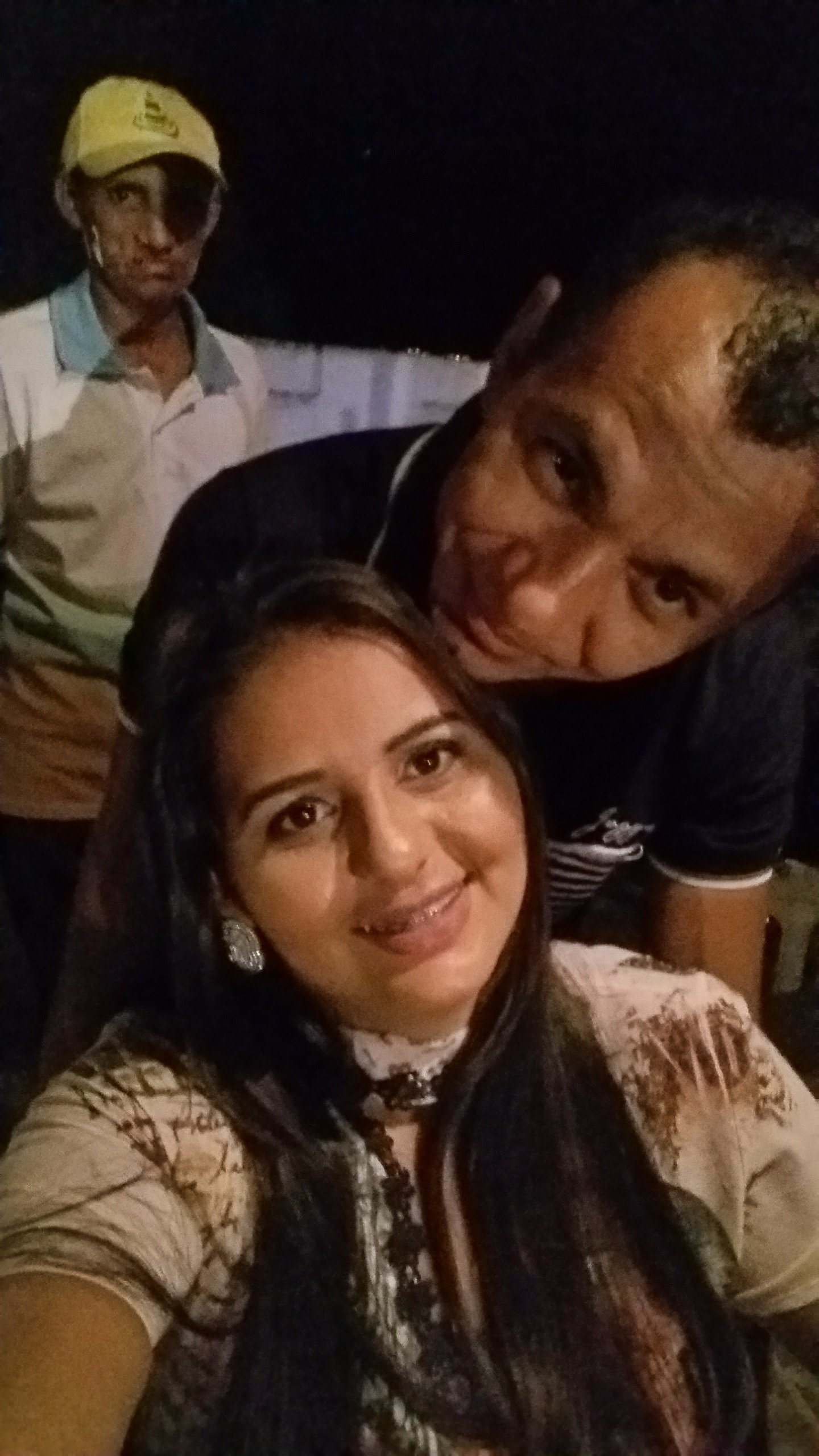 sou um cara que: Cansei de me preocupar com a opinião dos outros. Não quero mais me fazer entender a qualquer custo.Não quero posar de bom moço.As minhas verdad