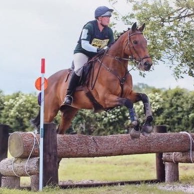 Horses, cats, dogs, chickens, children and husband. Not always in that order. Ex-racer convert. Love eventing, racing and anything farming #clubhectare