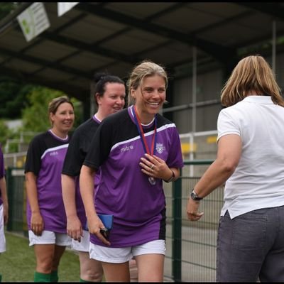 Manager of @oldbagsunited.
Women & Girls' development lead for @CantEagles FC. 
Equal Game Ambassador for @KentFA.  #PAFC. ⚽️
#ThisGirlCan 
#WomensFootball