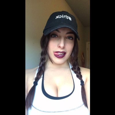 sydneymarti's profile picture. Instagram: @sydneymarti