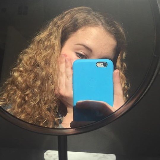 emilialauder's profile picture. I'm short. deal with it.