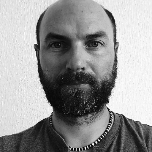UI/UX designer intégrateur Front-end Monteur-Motion designer