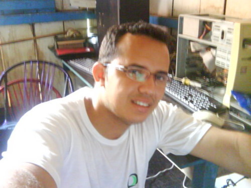 Eu sou apenas um rapaz
Latino-Americano
Sem dinheiro no banco
Sem parentes importantes
E vindo do interior...