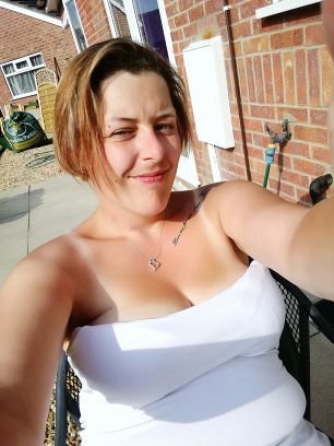 LeanneBlastland's profile picture. I'm the girl who has suffered for 10 years with kidney issues and now I'm finally going to get my poorly kidney taken out!