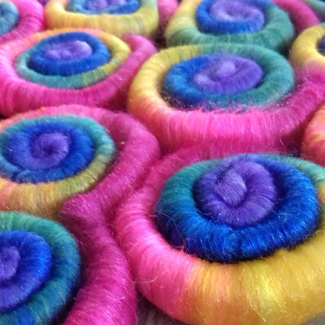 hut_shepherds's profile picture. #spinning #artyarn #handspunyarn #handmade #fleecetofibre #corespun