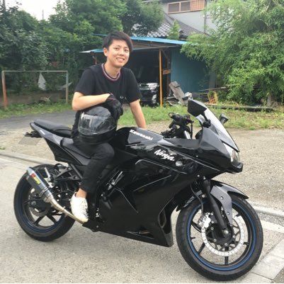 東京都在住 バイク歴3年 NS1⇨FTR223⇨Ninja250r 自分で整備できるようになるのが最近の目標です。ツーリングお友達もできたら嬉しいです。よろしくお願いします♪ 。