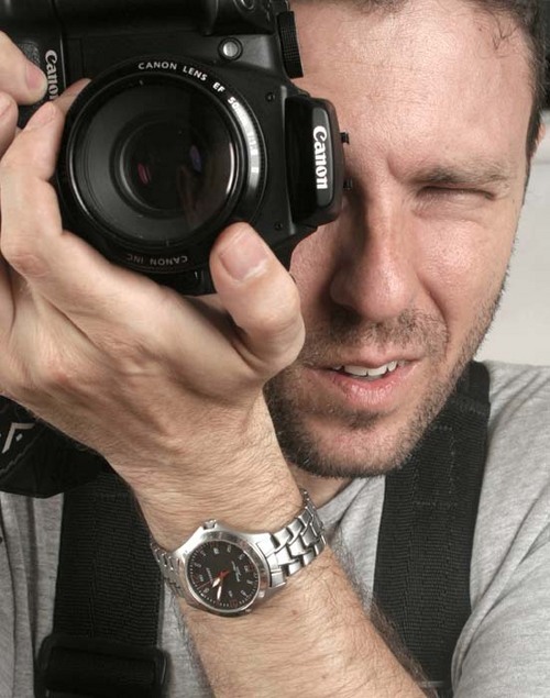 Fotografar casamentos é muito mais do que registrar apenas belas imagens, é sim eternizar toda a emoção que envolve aquele momento especial.