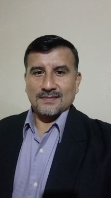 Licenciado en contaduría pública, docente universitario y en educación media.