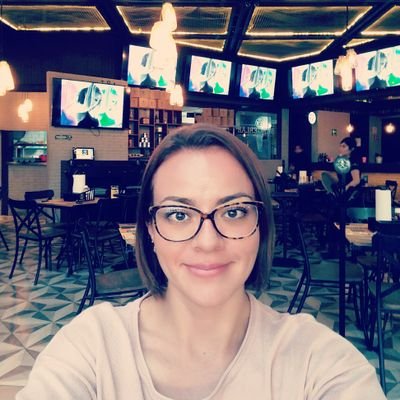 Ex estudiante de Mercadotecnia, que disfruta de los placeres bellos de la vida.