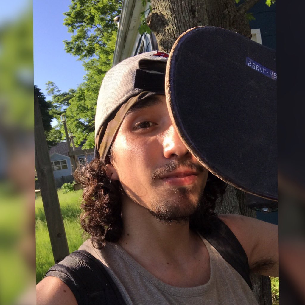 A vida é como um role de skate, cair é normal. Levanta, foco no game, sempre evoluindo o role e a mente!