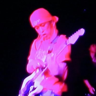 日々トラックを運転する傍ら、忘れた頃に航海(ライブ)する海賊的ロックバンドCAPTAIN SOLIDのギタリストです。
ガキの頃からカープファン。
カープファンの方々のフォローは大歓迎です!!
日本酒、特に無骨な純米酒の熱燗好き🍶