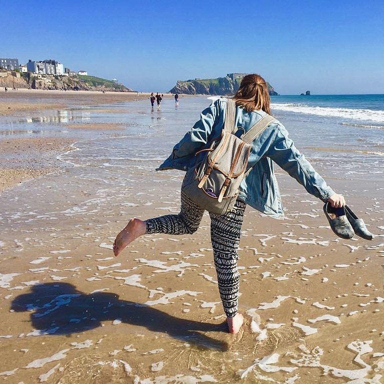 ElinorTerry's profile picture. content creator || vlogger || researcher || german || books || manchester || berlin || glasgow #tinyhappypeople #sherlocksnacks #educatingelle