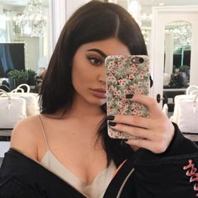não fale do clã kardashian/jenners, se não gostou, de unfollow
maa ex babe @queenkyga✨
