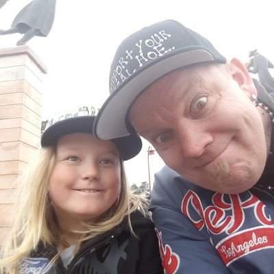 Doktorjonsson's profile picture. Hellre en en polare i hallen än bli ollad i skallen