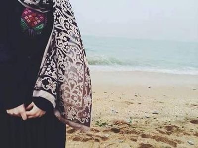 ‏النَّاسُ داءٌ وَدَاءُ النَّاسِ قُرْبُهُمُ