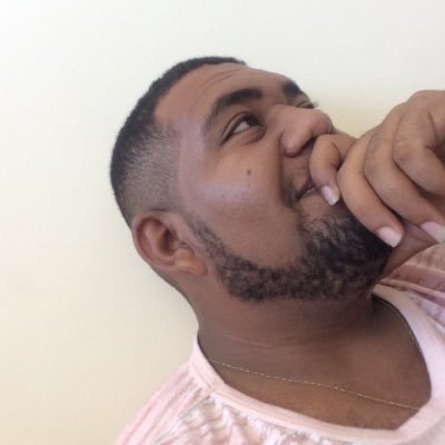 Aqui, um homem, um menino, um louco que tem medo de amar e já amou sem medo. Que se esconde atrás de textos e se expõe através de textos, aprendeu a... ♈️🀄️📿