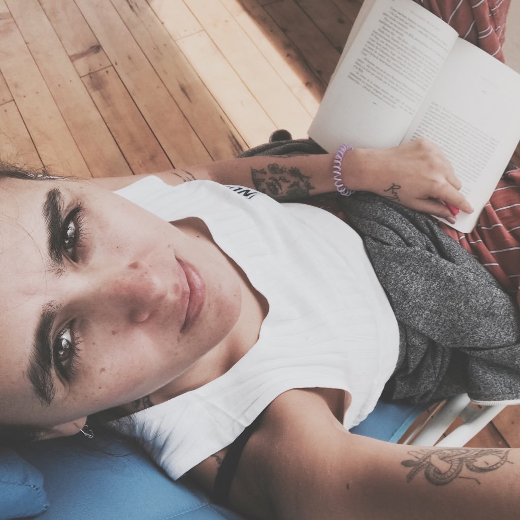 luzcelesti's profile picture. Tal vez no resulte de mucha utilidad, pero, en cualquier caso, esto soy yo como persona.