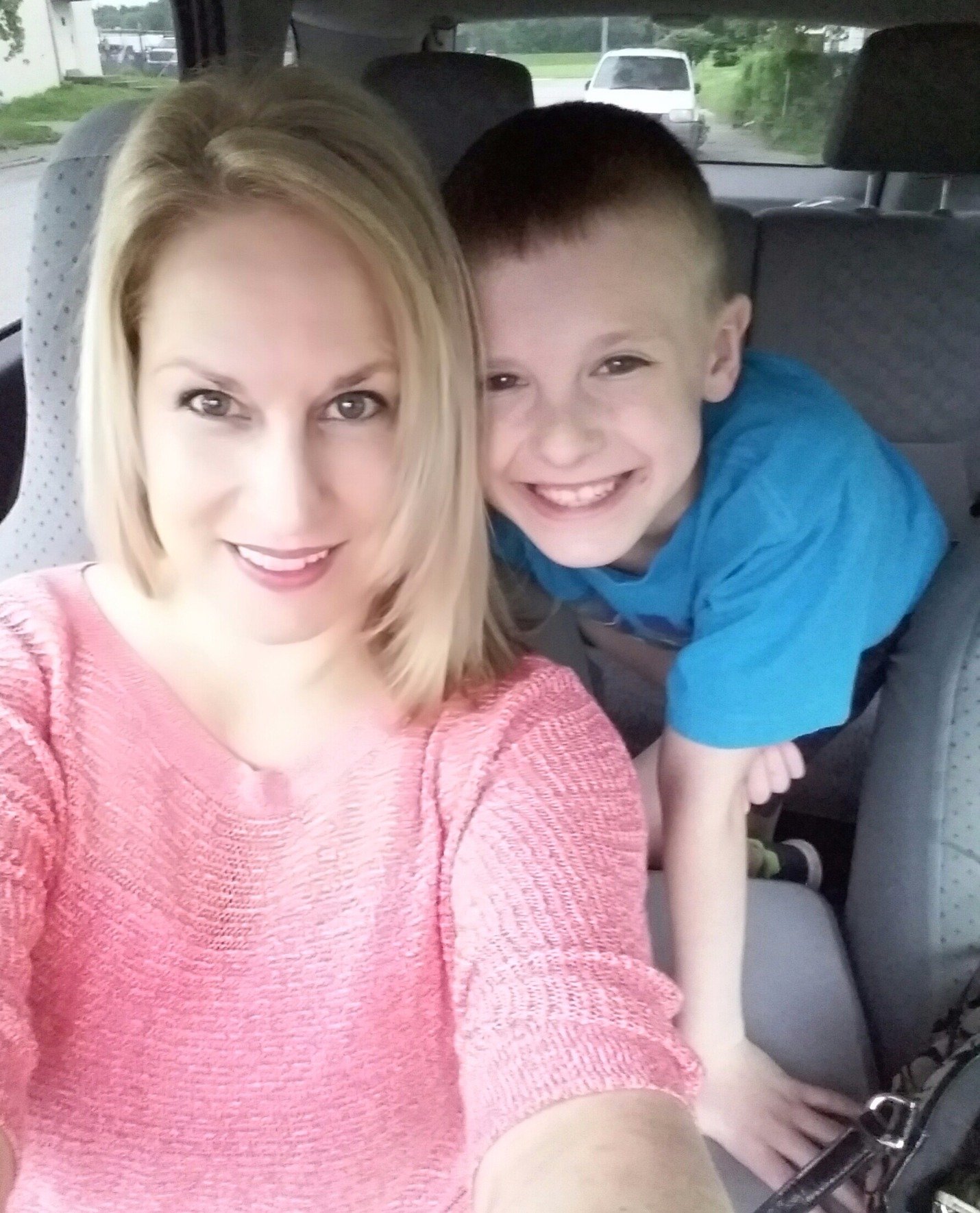 AimeeD101's profile picture. Warning....Potentially offensive tweets....