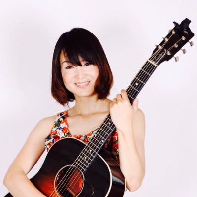 2015年夢の中曲が流れるのは珍しいと気づき楽器経験無く独学で始める🎸 全作詞曲自主製作CD16枚♪fm尼崎fm津山、福井丹南夢レディオのオープニング曲♬ラジオパーソナリティ兵庫県在住😊ワンマンのみ年6回、今は鬱病で音楽お休み中。167cm A型 サブ→@LmmRez1 娘は山﨑愛子→@yamasaki_Aik0