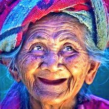 La noche es joven, yo ya no 😏. Dicen que estoy loca, yo digo que no tanto. Yo soy quien soy y no me parezco a naiden 🎶🎵