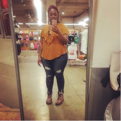 thekingmontoya's profile picture. 👻 and IG @kingmontoya