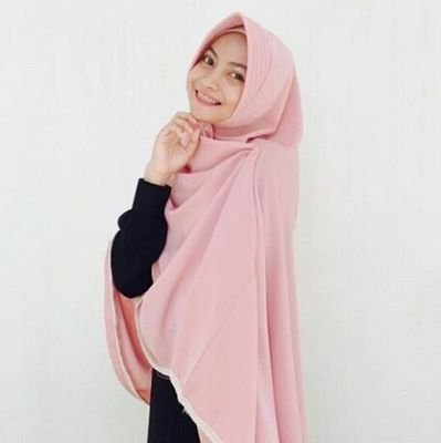 TiaraImaniar1's profile picture. calon ustadzah. masih ngajar ngaji.