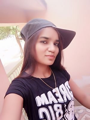 मुझे #Makeup की कोई जुरुरत ही नहीं है,
मुझे मेरी मुस्कान ही #Cute बना देती है !!