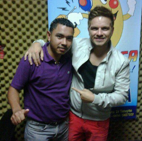 trabajo en radio  de gerente de produccion  y montajes y programacion de 92.7 fm y apoyo todo talento instagram d.jwuilliamstorressígueme  y te sigo